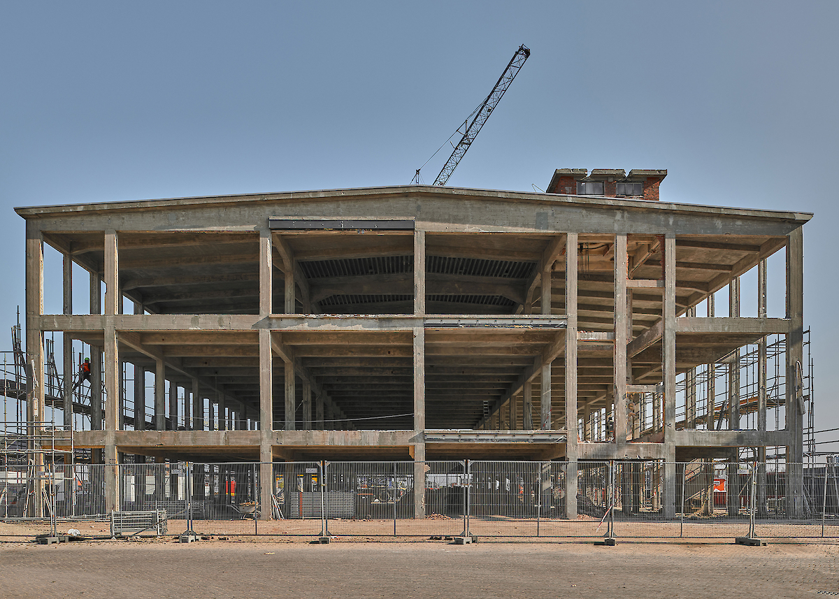 Zuidgevel tijdens de bouw <br>gebouw 72