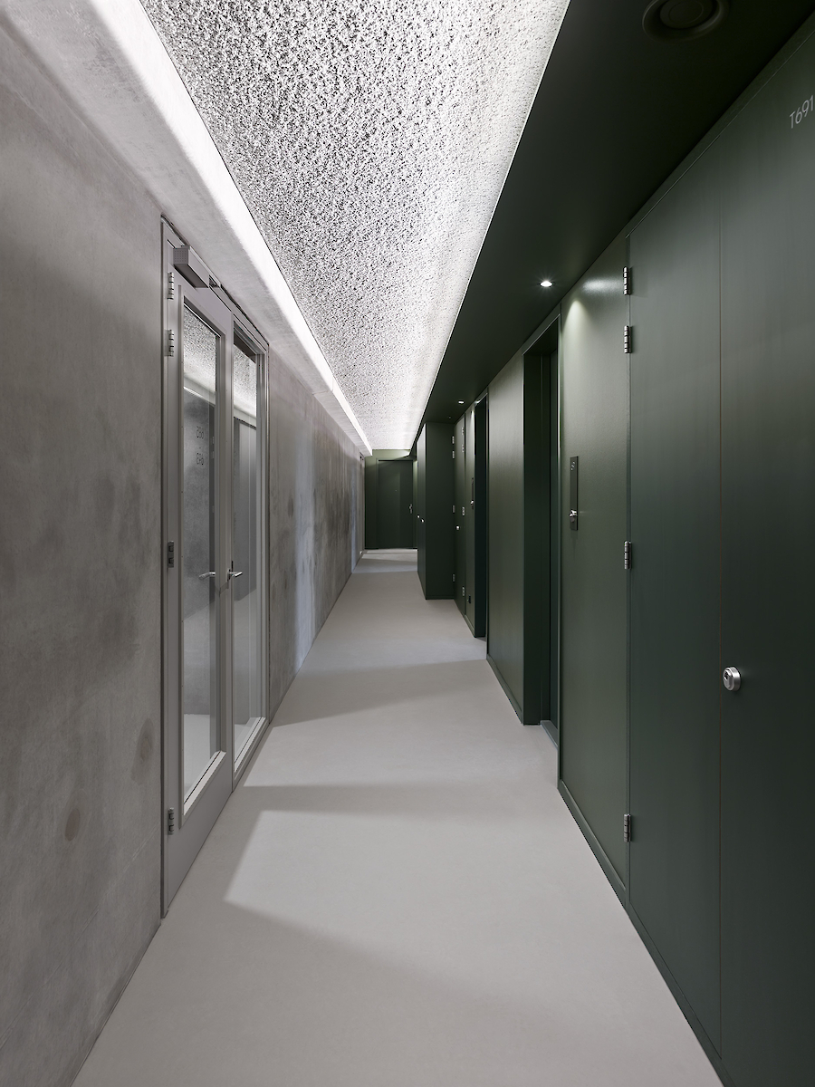 Corridor park side